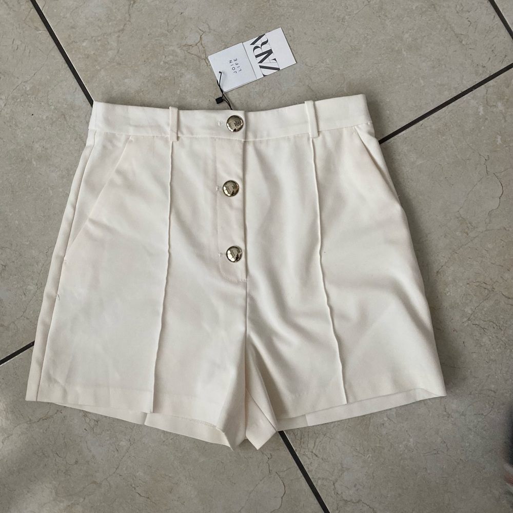 Zara white shorts size L. High- Waisted